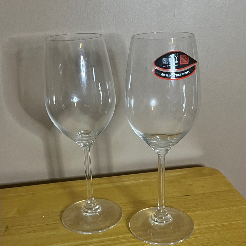 😄(2) Crystal wine glasses etched riedel